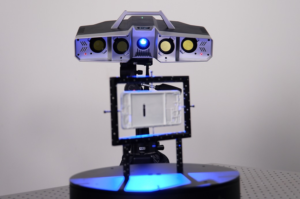 XTOM-12M微米級(jí)精度藍(lán)光三維掃描儀用于手機(jī)中框注塑件3D掃描檢測(cè)